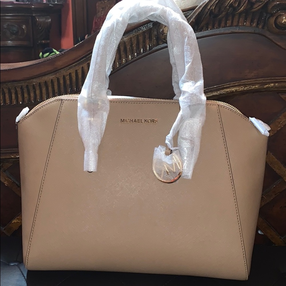 SOLD!!!! Authentic Michael Kors satchel - Picture 1 of 4